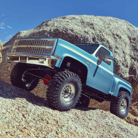 AXIAL SCX10 III Base Camp PRO-LINE 82 Chevy K10 LE 1/10 RTR