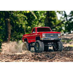 TRAXXAS Auto TRX-4 High Trail Chevrolet K10 1979 (czerwony)