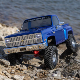 AXIAL SCX10 III Base Camp 1982 Chevy K10 1:10 4WD RTR niebieski