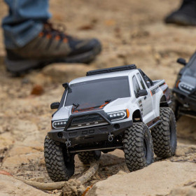 AXIAL SCX10 III Base Camp 2024 4WD 1/10 RTR (biały)